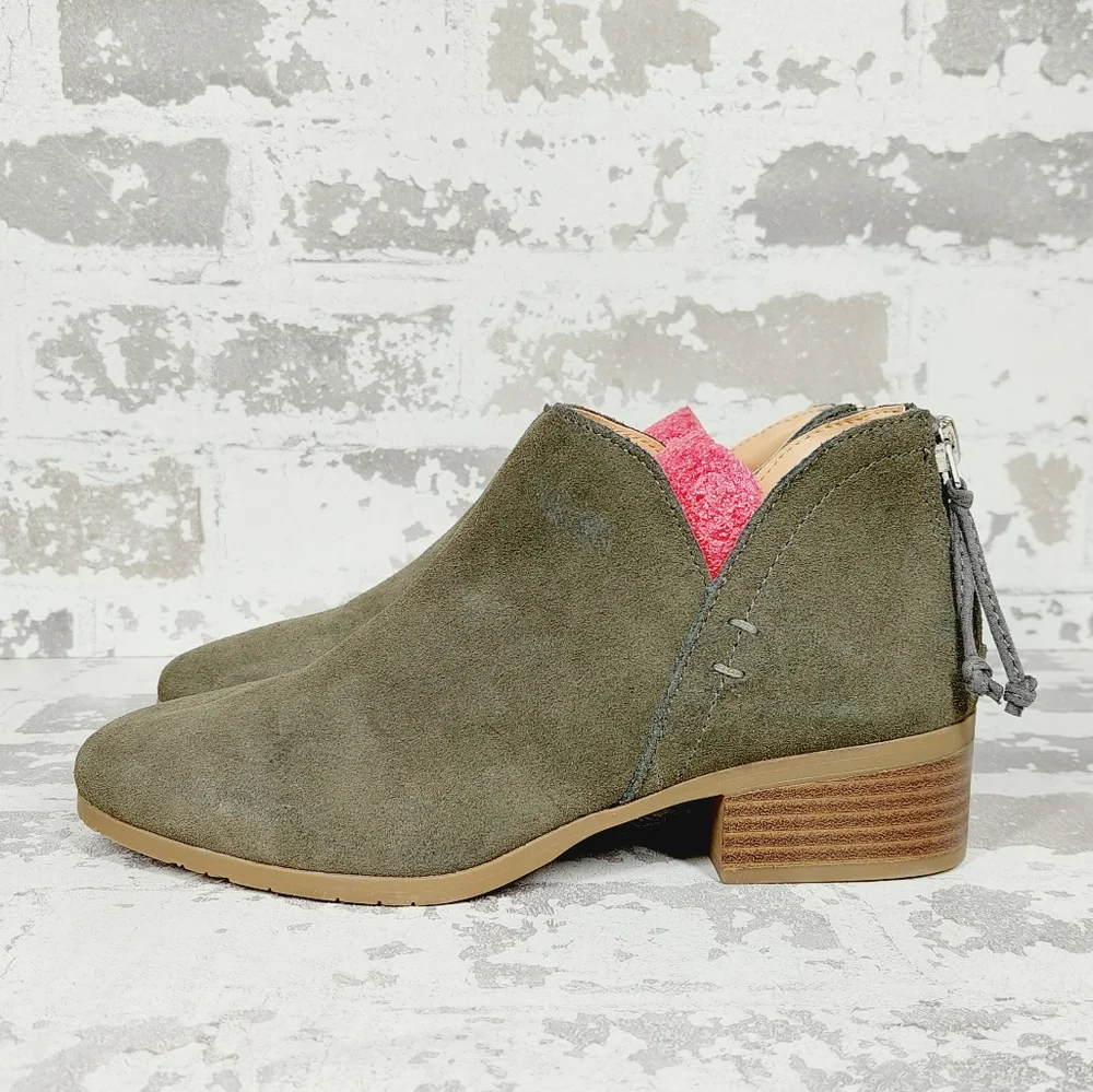 NEW Kenneth Cole Reaction Side Skip Olive Green Suede Low Heel Ankle Boots W933
